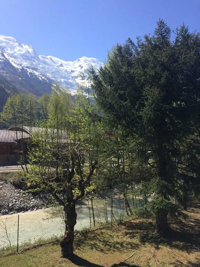 Studio Lumineux Avec Vue Sur Le Massif Du Mont-Blanc contacts